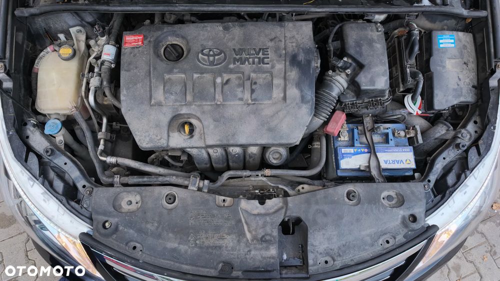 Toyota Avensis 1.8 Style - 11
