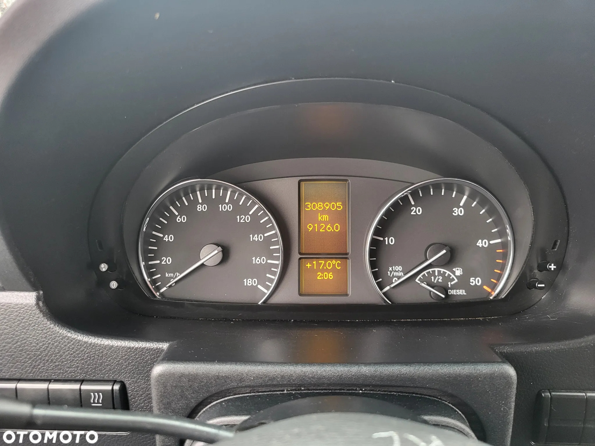 Mercedes-Benz Sprinter - 23