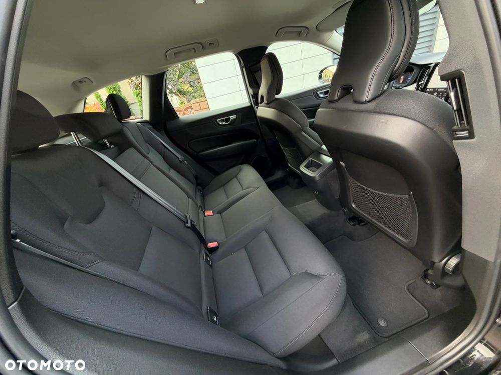 Volvo XC 60 B4 B Momentum Pro - 34