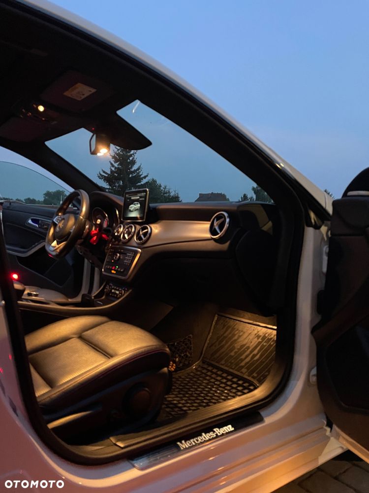 Mercedes-Benz CLA 250 7G-DCT AMG Line - 19