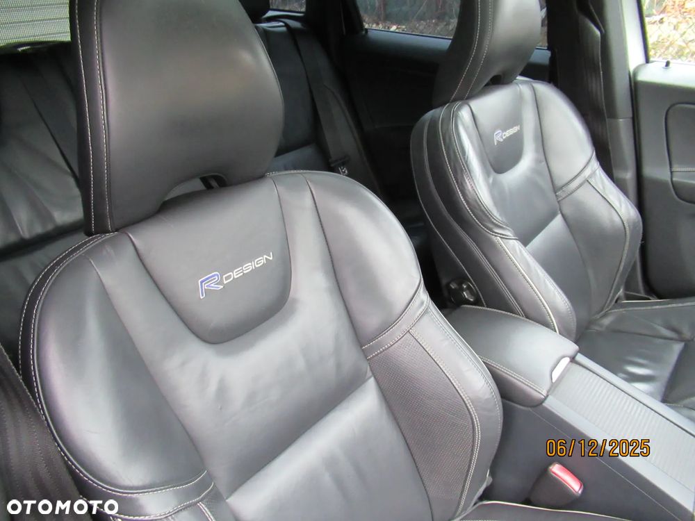 Volvo XC 60 D4 AWD R-Design Momentum - 6
