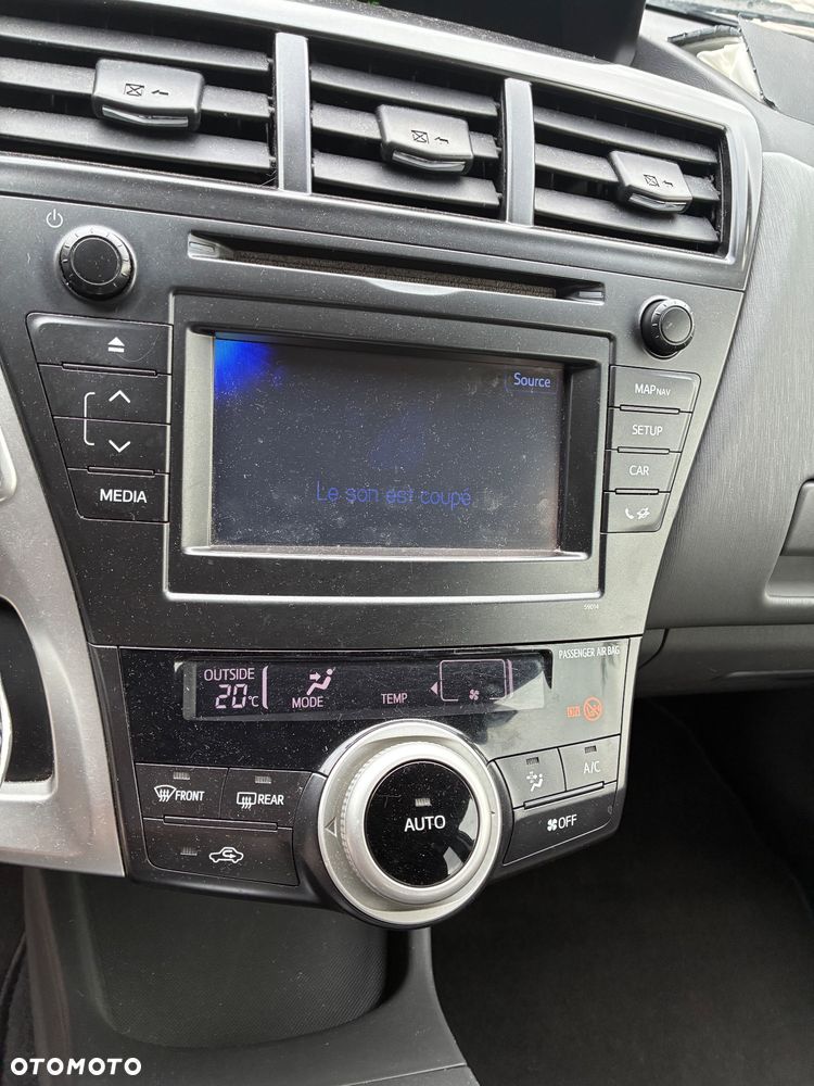 Toyota Prius (Hybrid) Life - 12