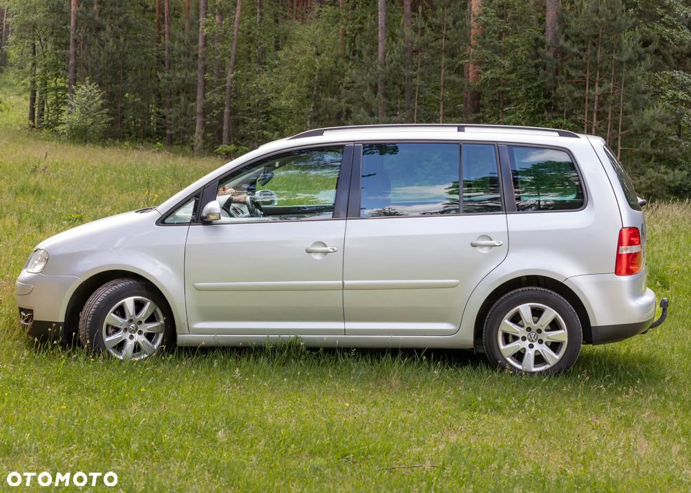Volkswagen Touran 2.0 TDI DSG Highline - 3