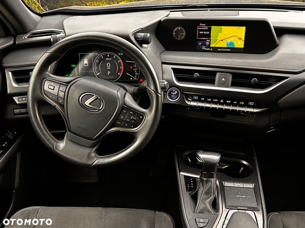 Lexus UX 250h (E-FOUR) Executive Line - 23