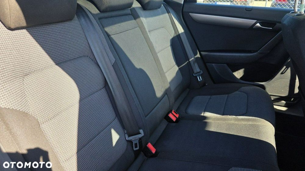 Volkswagen Passat - 21