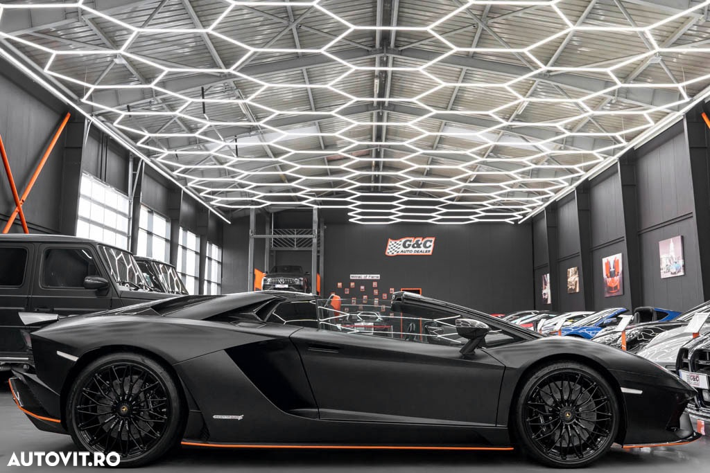 Lamborghini Aventador S Roadster - 25