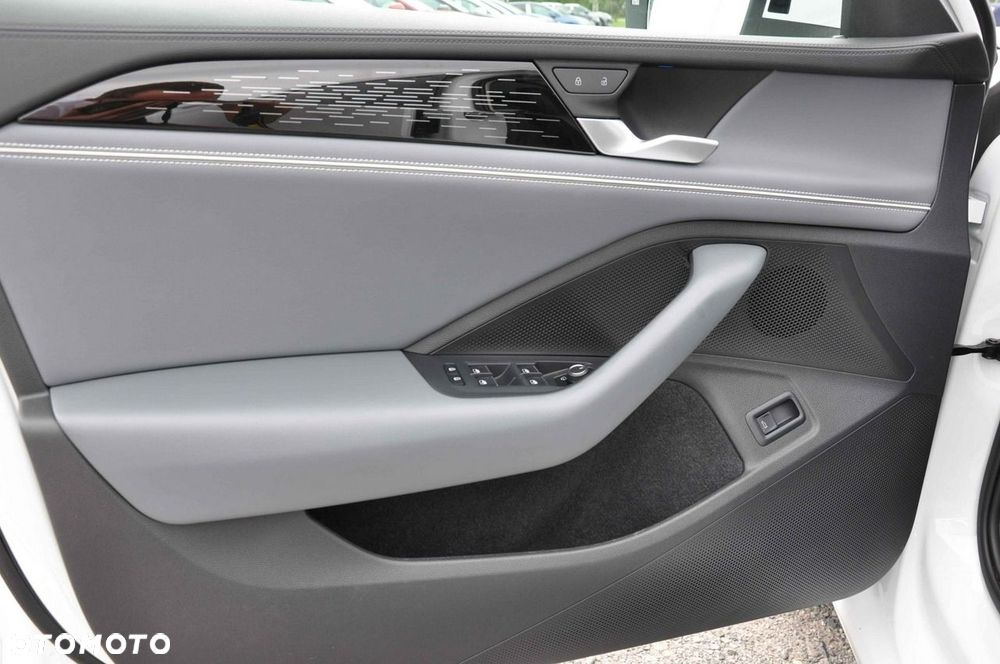 Volkswagen Passat Variant 2.0 TDI SCR DSG Elegance - 17