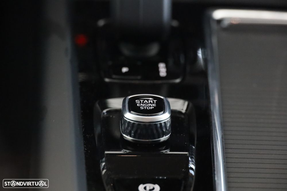 Volvo XC 60 2.0 T6 PHEV Core AWD - 23