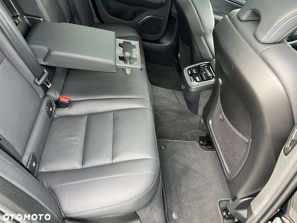 Volvo V60 B4 D Ultimate Dark - 32
