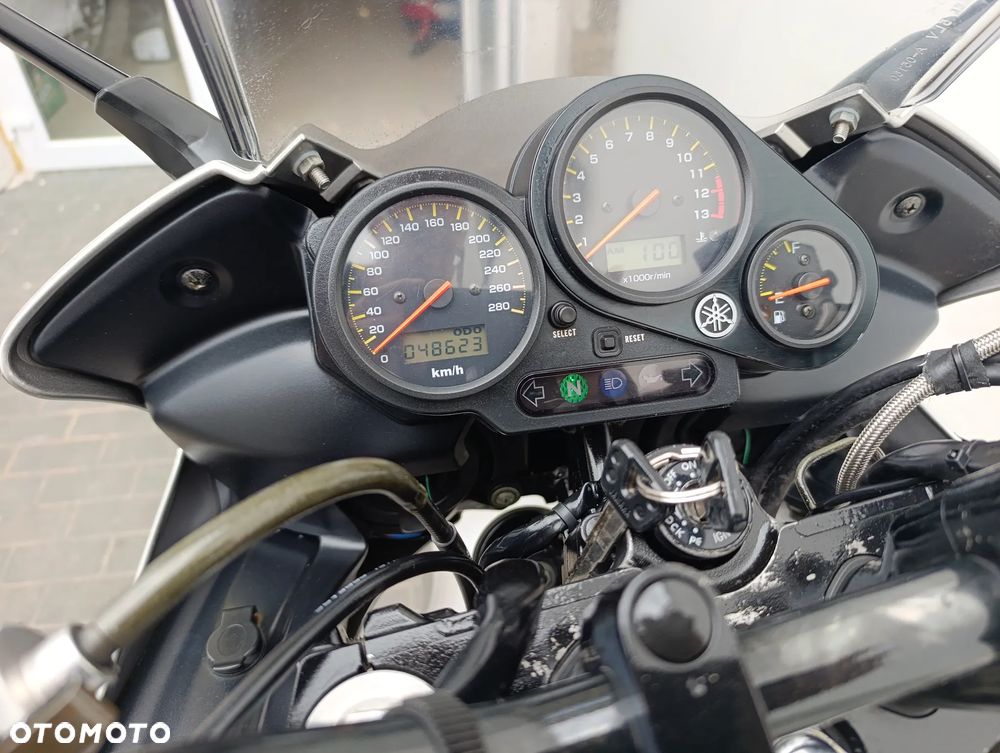 Yamaha FZS - 19