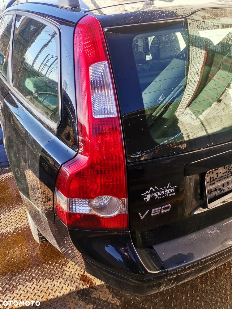 LAMPA PRAWY LEWY TYL VOLVO V50