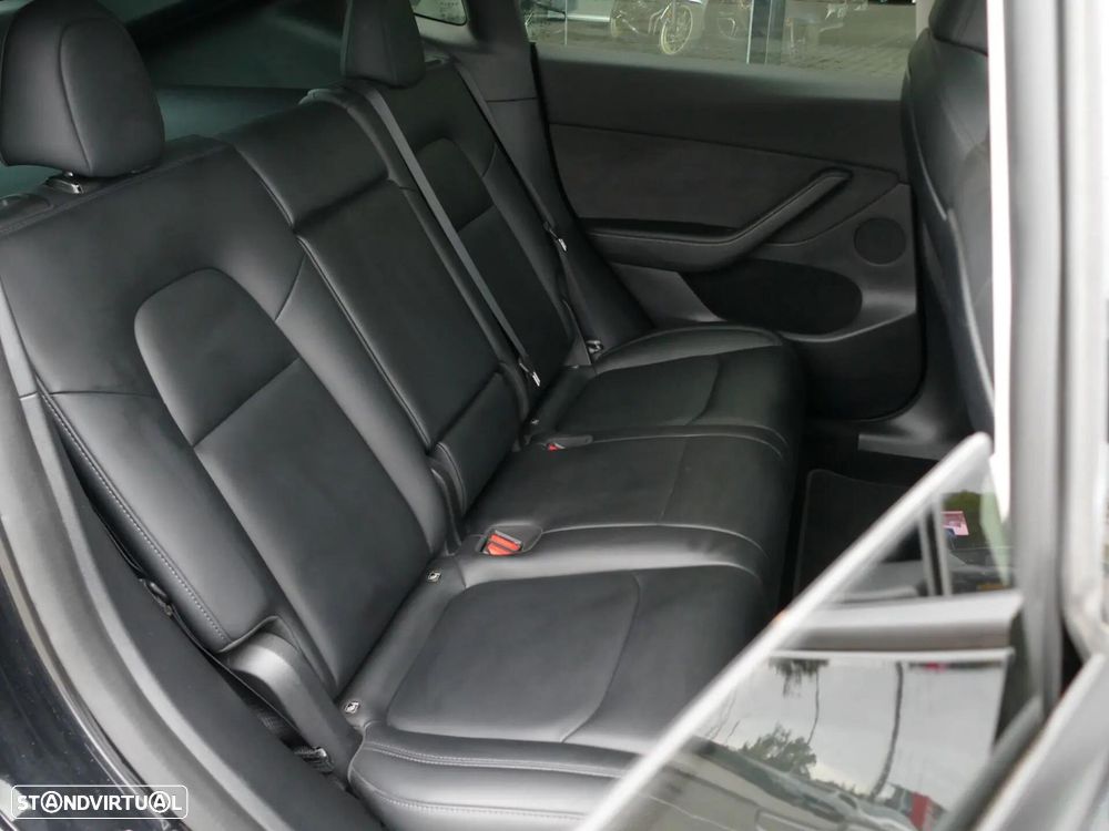 Tesla Model Y Standard - 30