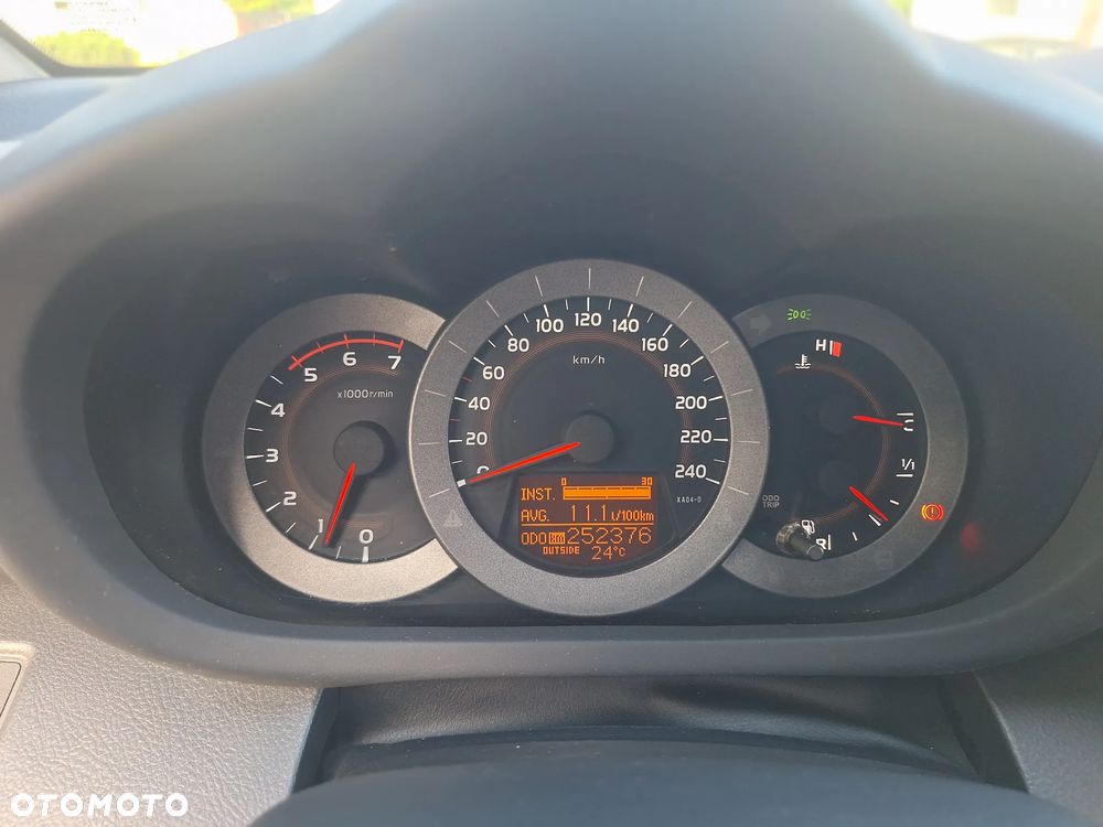 Toyota RAV4 2.2 D-4D 4x4 Comfort - 24