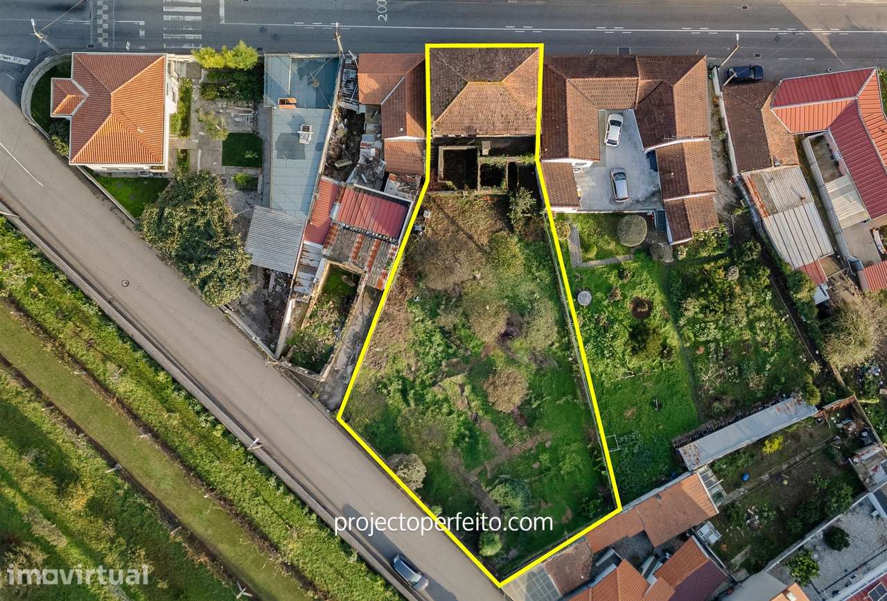 Moradia para Restaurar T8 Venda em Paços de Brandão,Santa Maria da Fei - Grande imagem: 3/14