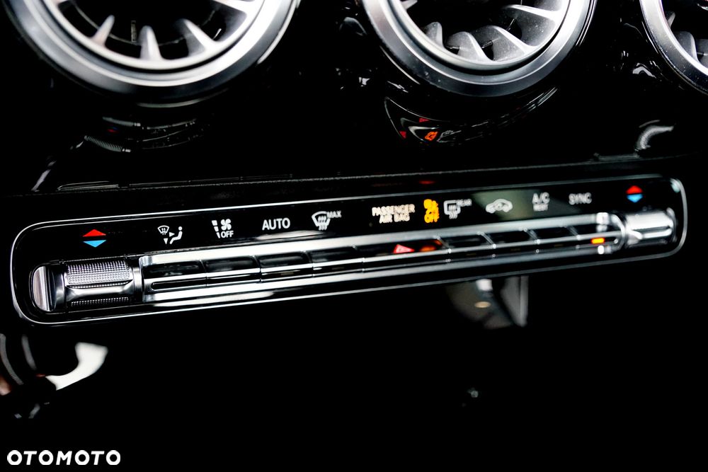 Mercedes-Benz CLA 180 7G-DCT AMG Line - 37