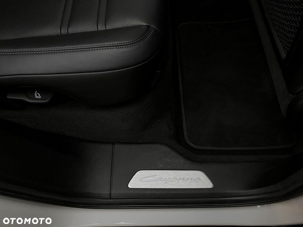 Porsche Cayenne - 24