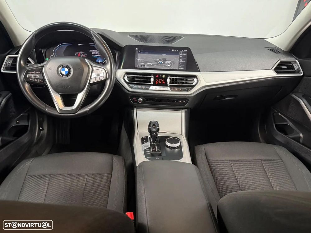 BMW 330 e iPerformance Advantage — fotografia 20