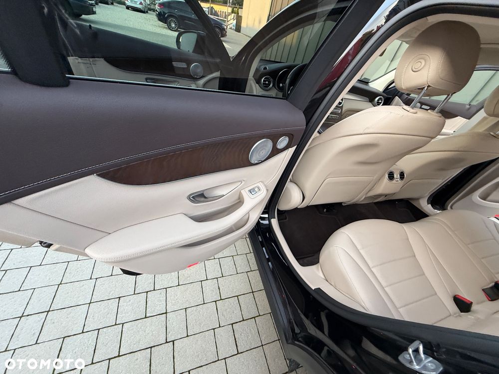Mercedes-Benz GLC 200 4Matic 9G-TRONIC AMG Line Plus - 27
