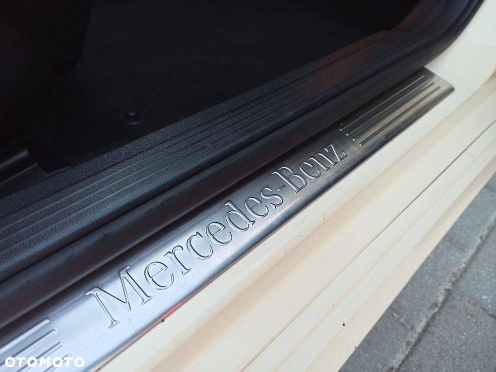 Mercedes-Benz Klasa E 220 BlueTEC 4Matic 7G-TRONIC - 34