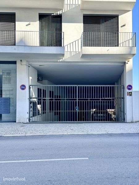 Lugar de garagem espaçoso - Grande imagem: 4/4