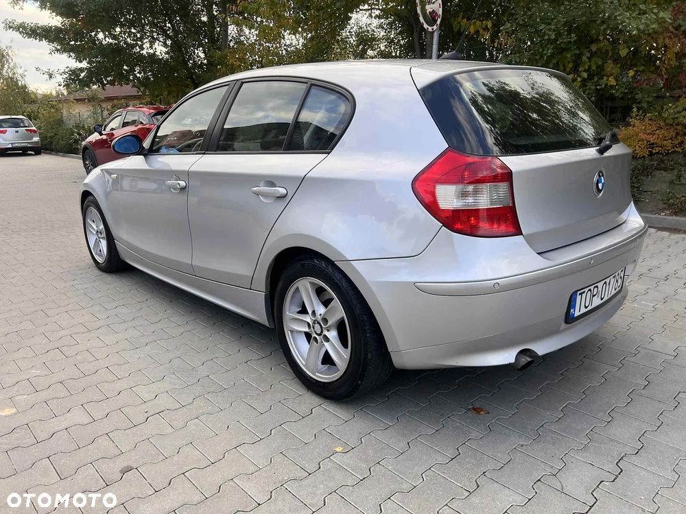 BMW Seria 1 120i - 24