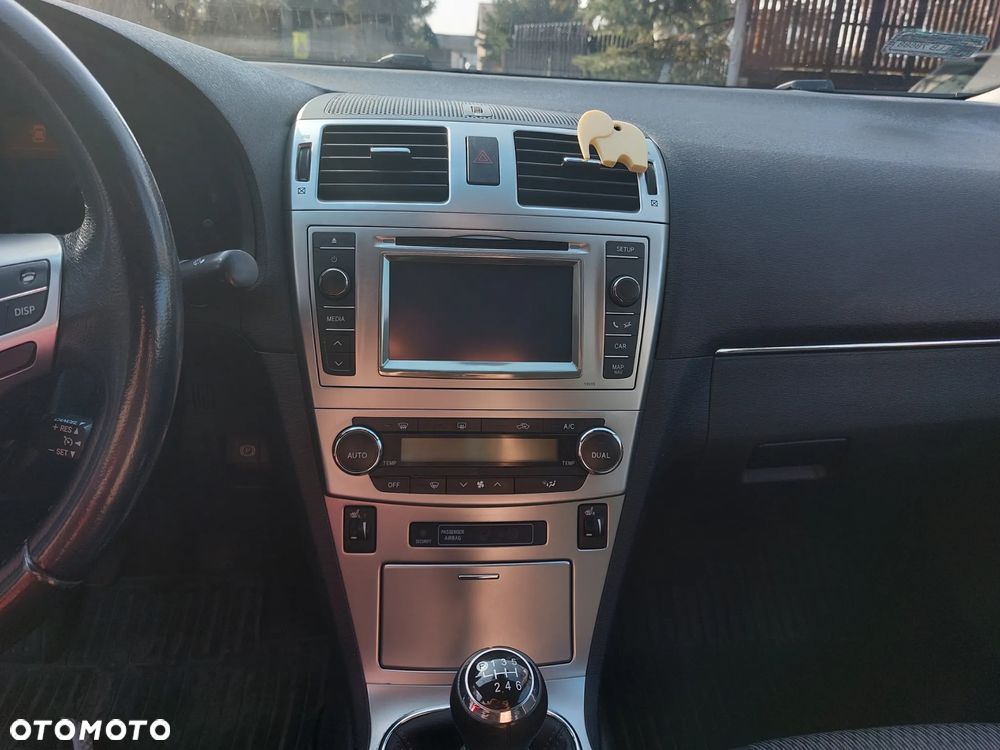 Toyota Avensis 1.8 Comfort - 8