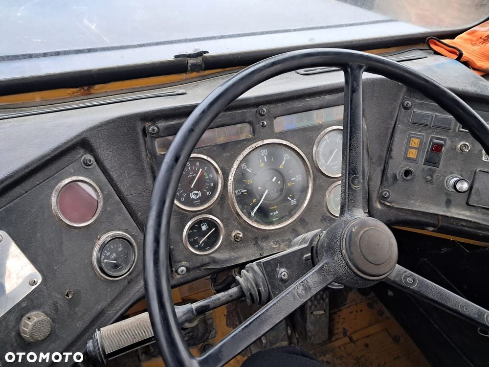 Volvo A25 - 16