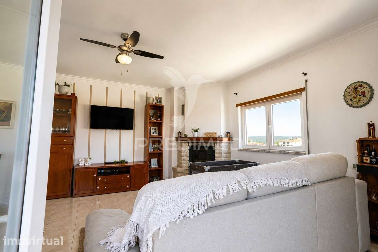 Apartamento T3 com Garagem Box, Sótão e Vista Castelo - Grande imagem: 5/19
