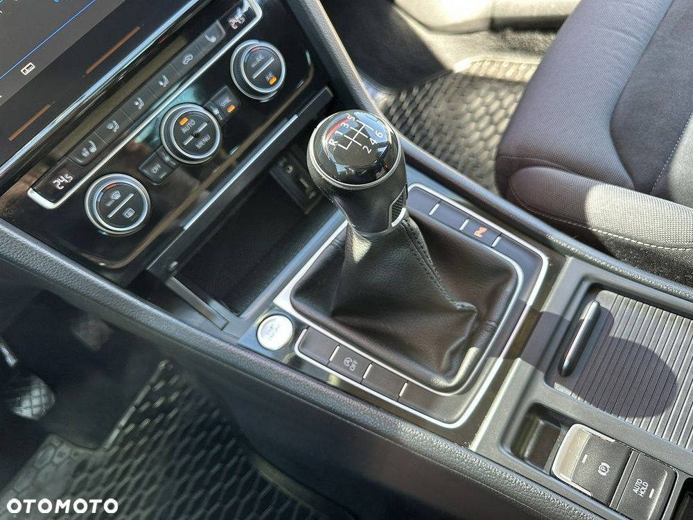 Volkswagen Golf 1.4 TSI BMT Highline - 25