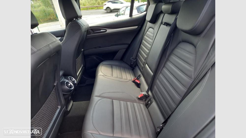 Alfa Romeo Stelvio 2.2 D Sprint Q4 AT8 - 32
