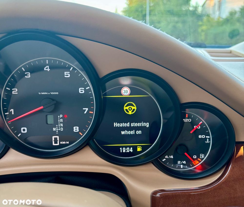 Porsche Panamera 4 - 11