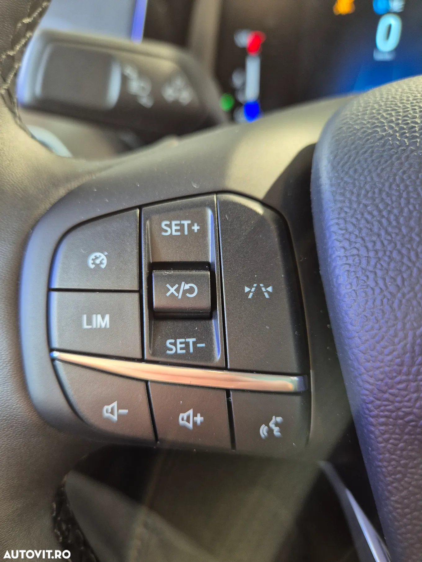 Ford Tourneo Courier 1.0 EcoBoost Titanium - 23