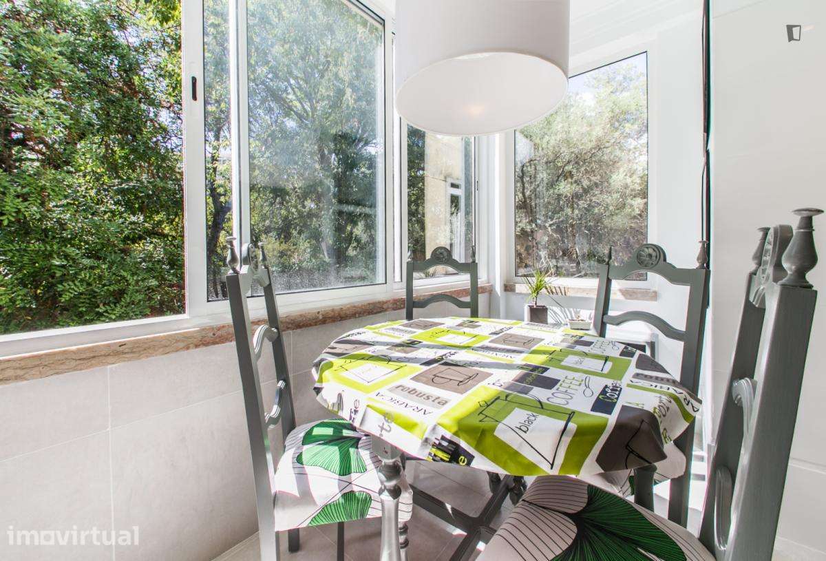 Quarto - localizado em São Sebastião Lisbon - Grande imagem: 5/19