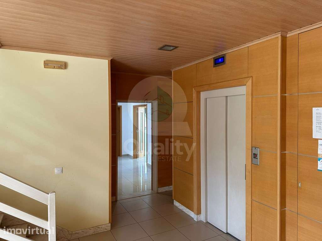 Apartamento T2 R/c com Parqueamento em Castelo Branco - Grande imagem: 2/28