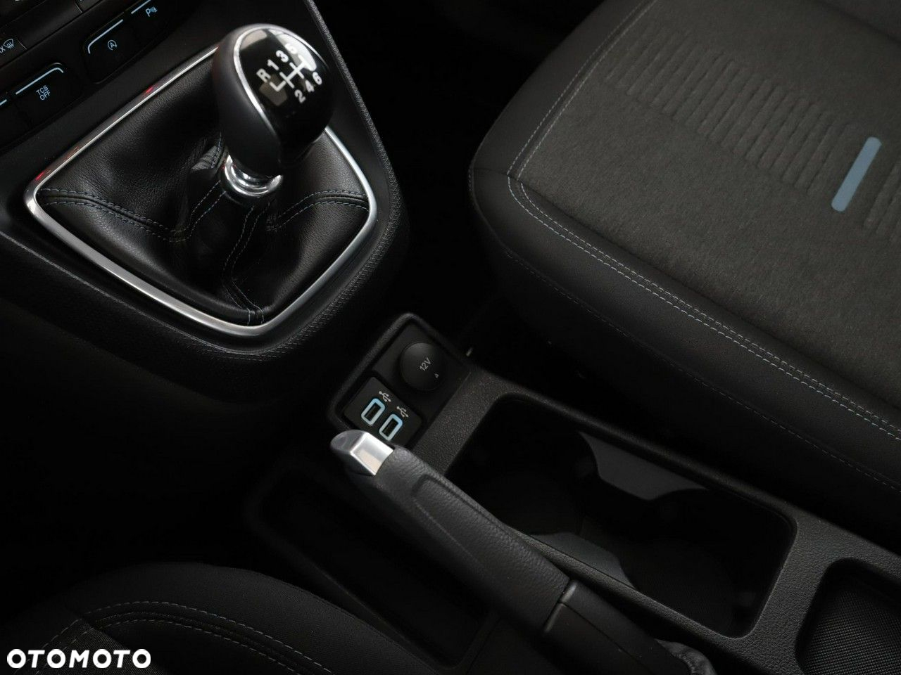 Ford Tourneo Connect Grand - 27