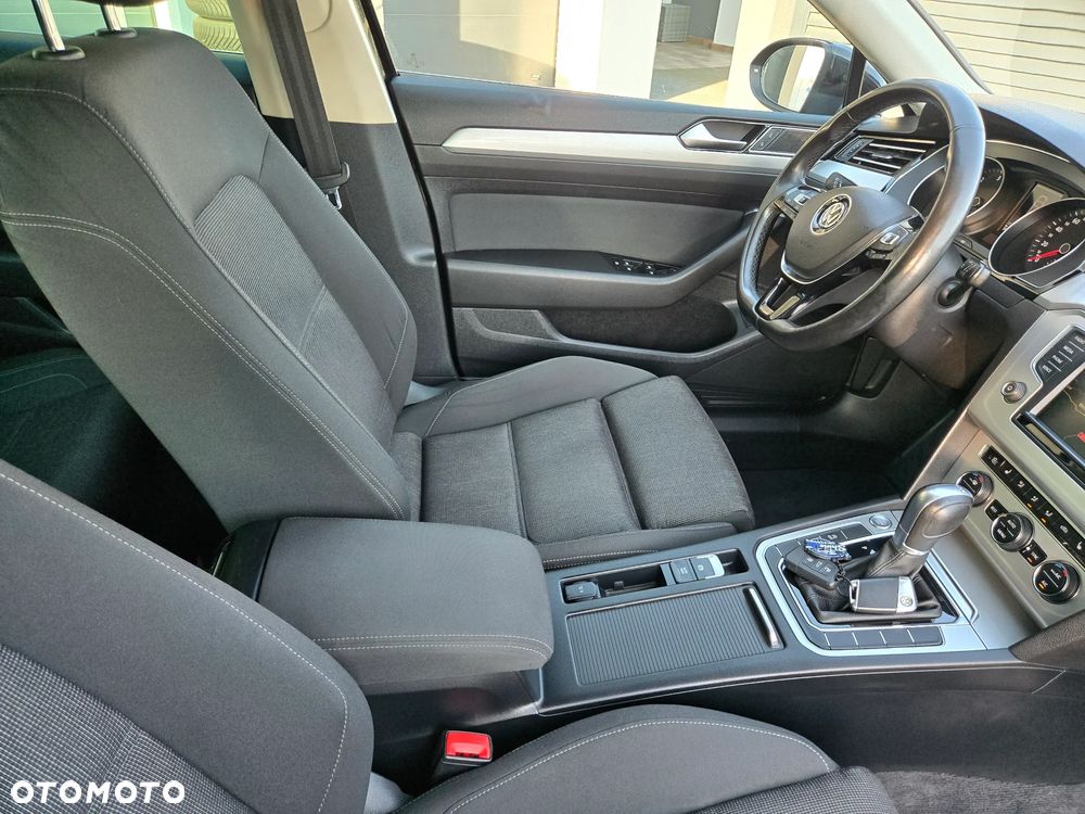 Volkswagen Passat 2.0 TDI SCR DSG Comfortline - 25