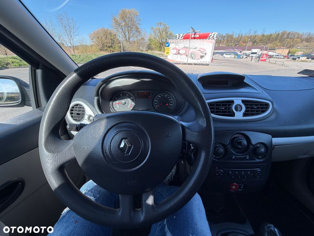 Renault Clio 1.2 16V Confort Authentique - 6