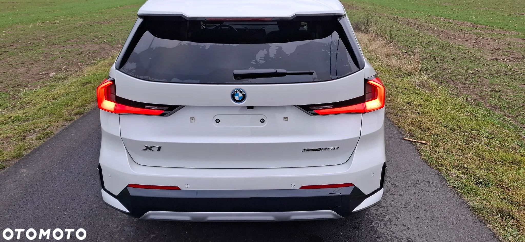 TYŁ KOMPLETNY LAMPY KLAPA ZDERZAK BMW X1 U11 A96 MINERALWEISS BIAŁĄ PERŁA - 1
