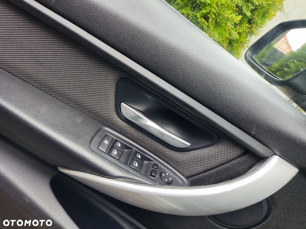 BMW Seria 3 318d Luxury Line - 9