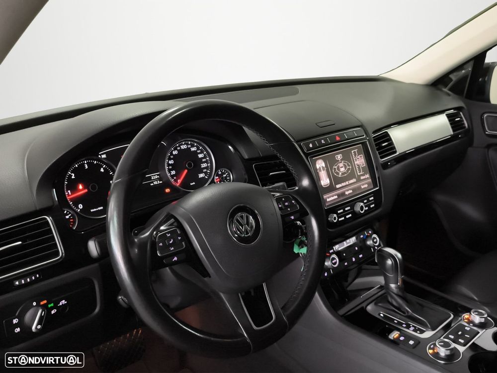 VW Touareg 3.0 TDI V6 Executive Edition - 9