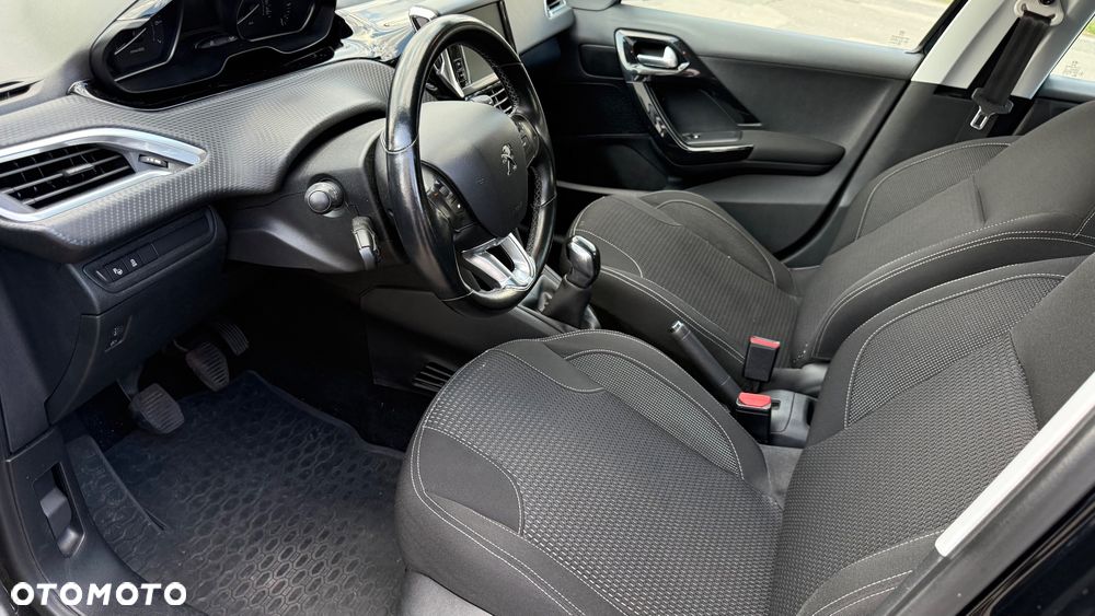 Peugeot 208 1.2 PureTech Style - 6