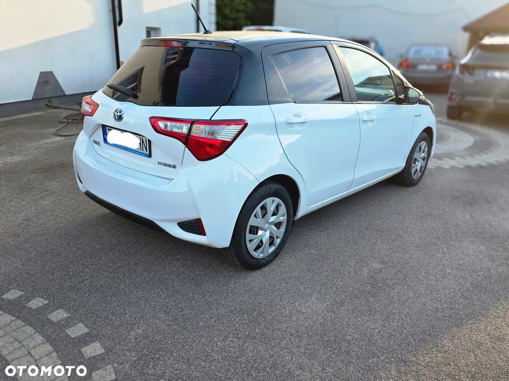 Toyota Yaris Hybrid 100 Premium - 8