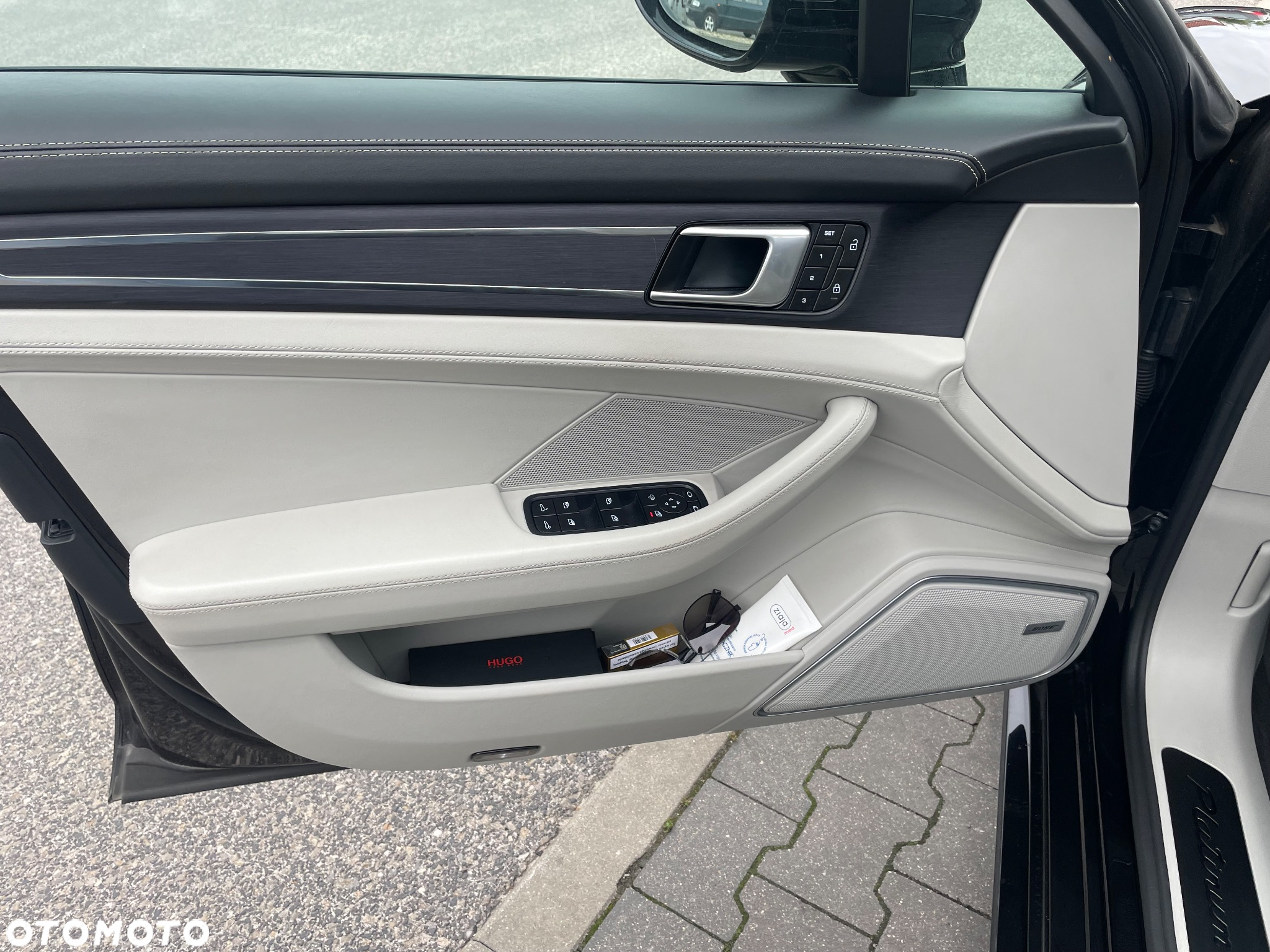 Porsche Panamera 4 Platinum Edition - 12
