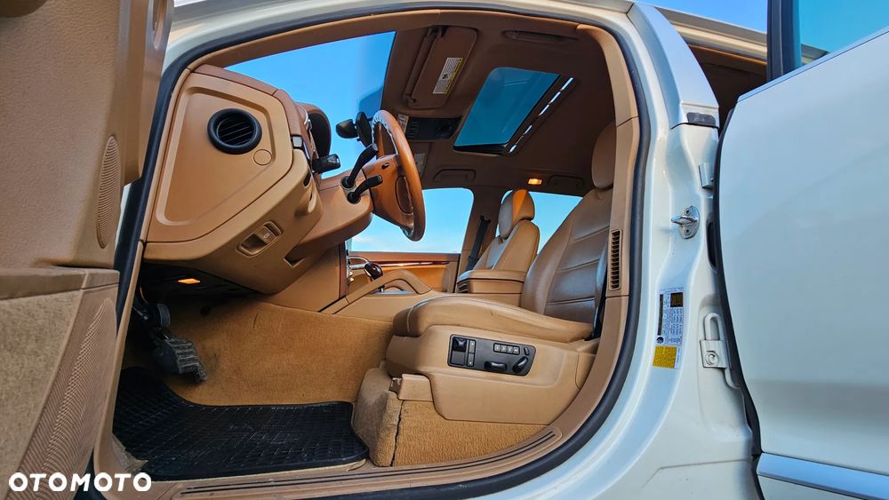 Porsche Cayenne - 12