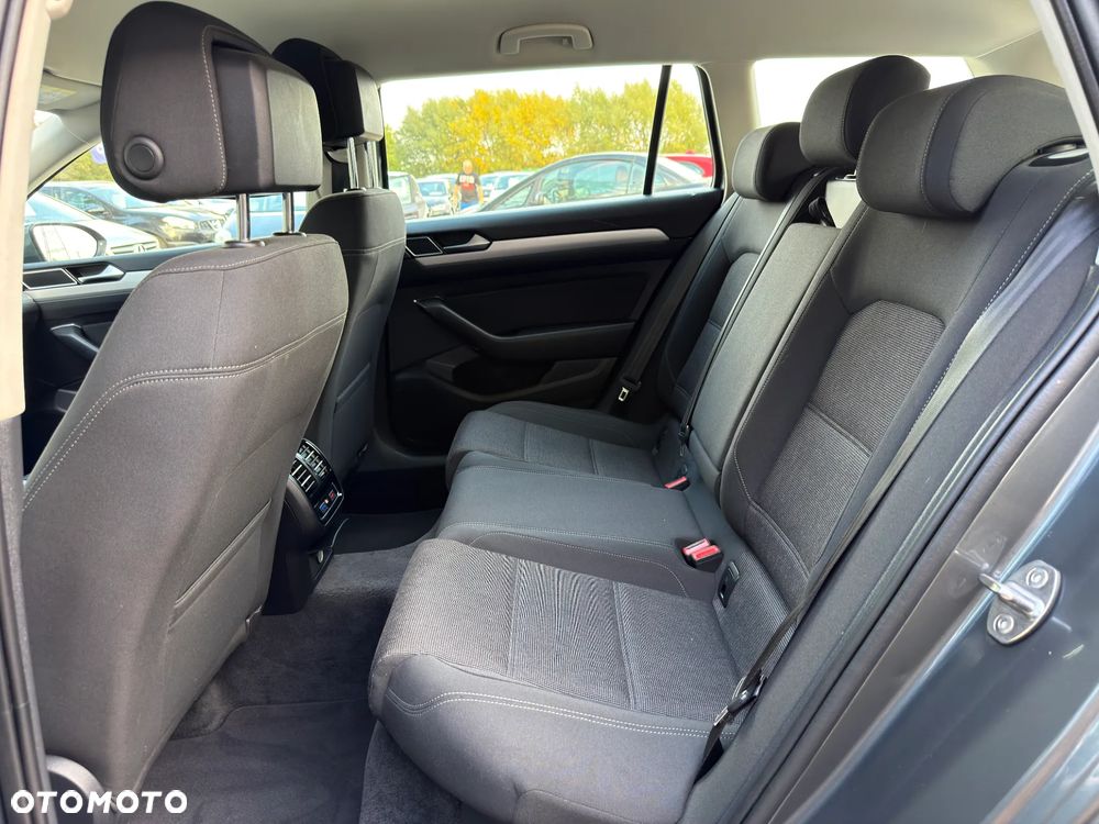 Volkswagen Passat - 33