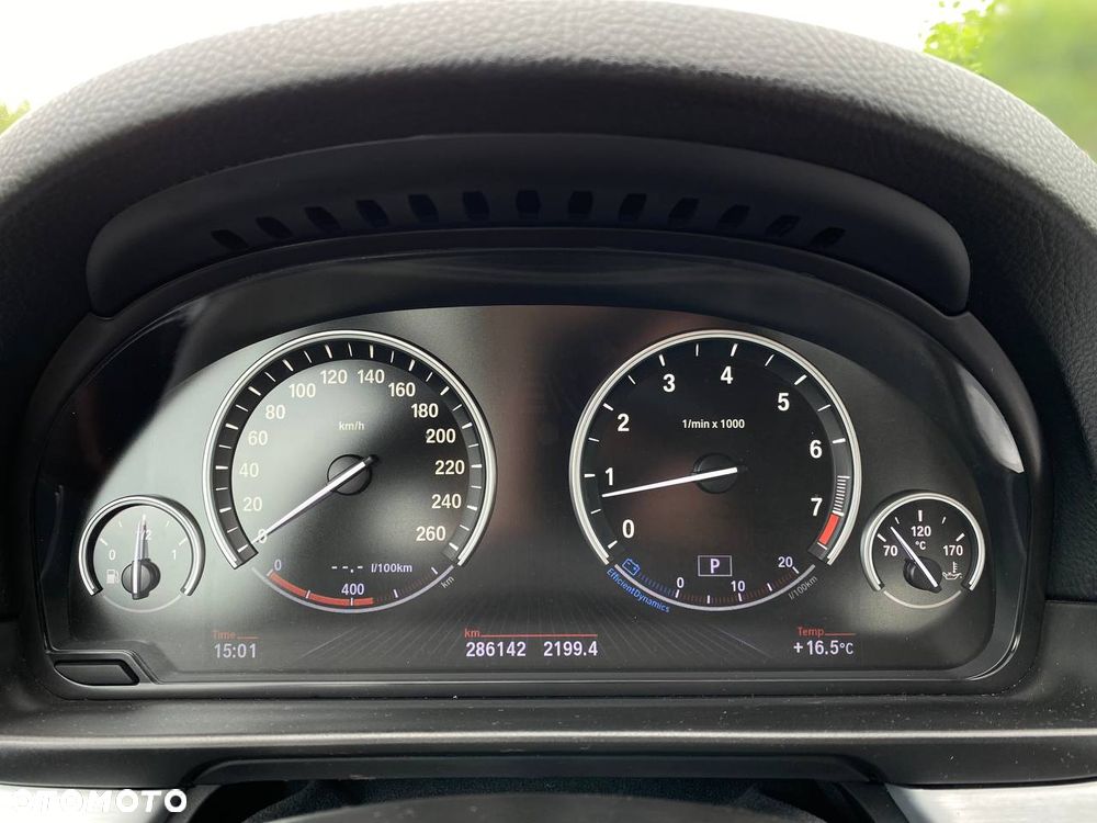 BMW Seria 5 528i xDrive Luxury Line - 9