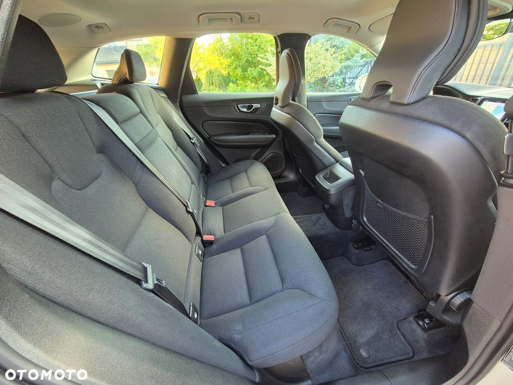 Volvo XC 60 B4 D Momentum Pro - 9