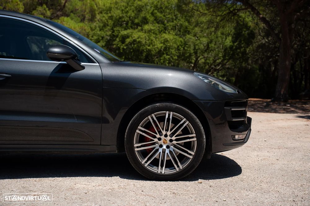 Porsche Macan Turbo - 22