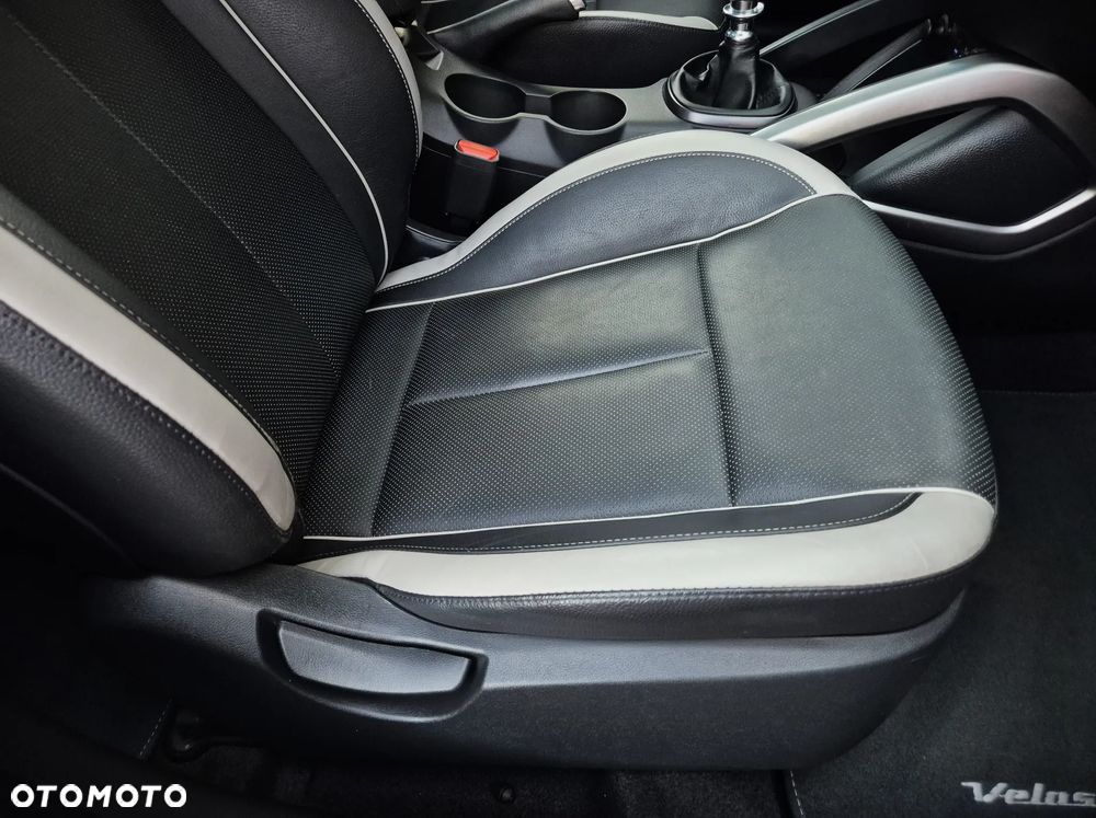 Hyundai Veloster 1.6 Turbo Premium - 35