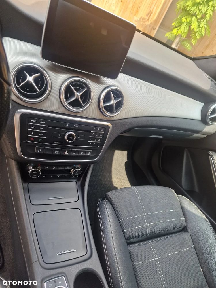 Mercedes-Benz CLA - 16